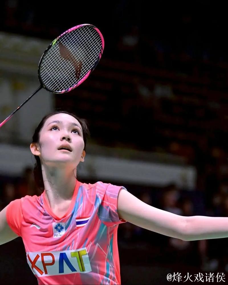 泰国羽毛球美人碧查梦,天赋异禀以赛代练,衣品卓越治愈系代表 泰国羽毛球美人碧查梦,天赋异禀以赛代练,衣品卓越治愈系代表